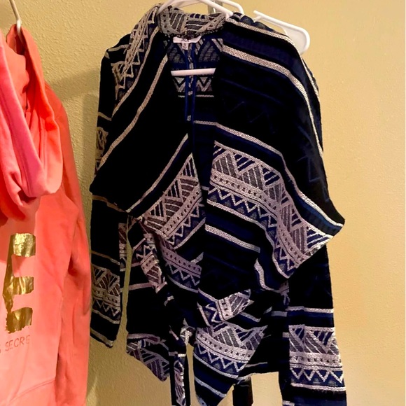 The Buckle Sweater - Picture 1 of 2